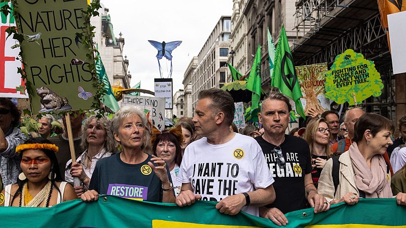 Emma Thompson, Chris Packham, Dale Vince et Caroline Lucas participent à la marche Restore Nature Now à Londres, au Royaume-Uni.