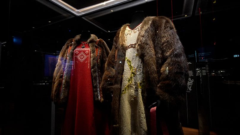 Des vêtements vikings exposés au Musée national du Danemark dans le cadre de "La sorcière viking" exposition