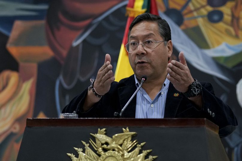 Le président bolivien Luis Arce s'exprime lors d'une conférence de presse au lendemain de l'assaut des troupes contre le palais présidentiel dans ce qu'il a qualifié de tentative de coup d'État, à La Paz, le 27 juin 2024