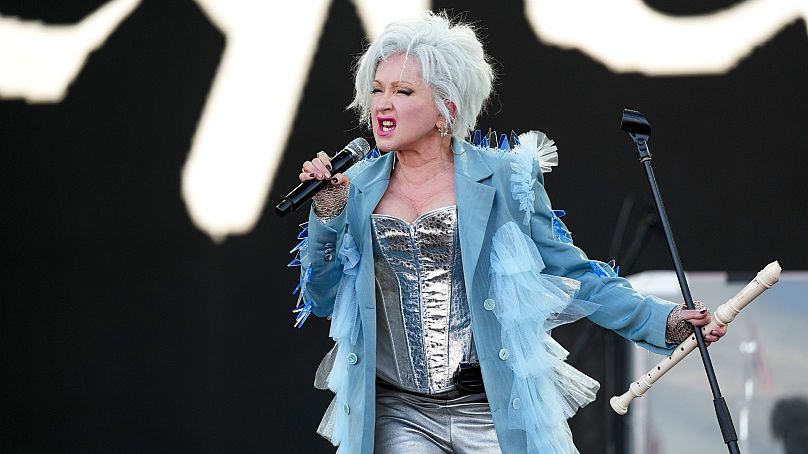 Cyndi Lauper se produit lors du Glastonbury Festival à Worthy Farm, Somerset, Angleterre, le samedi 29 juin 2024.