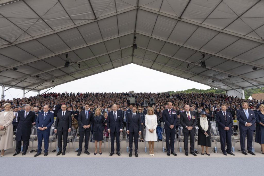 Dans la Déclaration de Normandie, nous réaffirmons les principes universels qui se trouvent au cœur de notre engagement collectif en faveur de la paix et de la sécurité. Souvenons-nous des idéaux pour lesquels tant d'hommes et de femmes sont tombés.