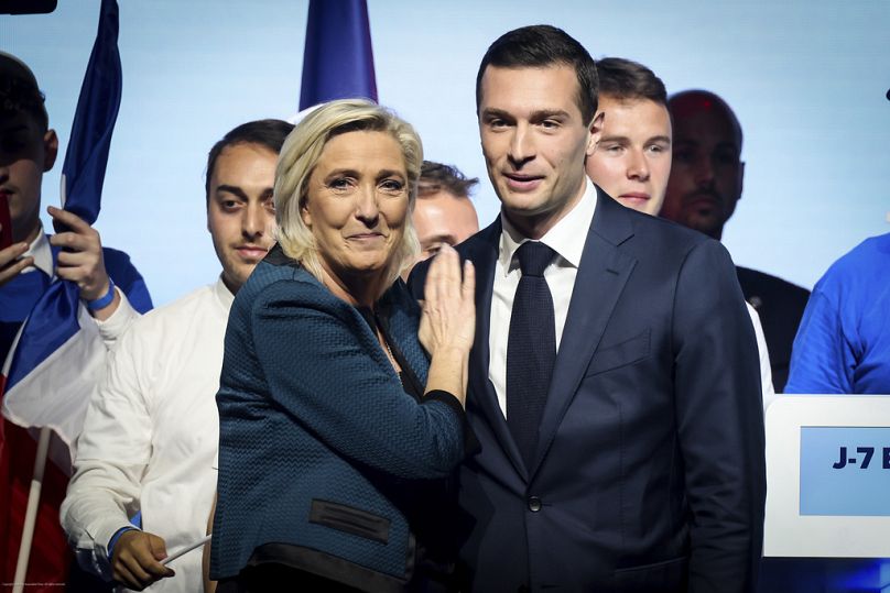 Marine Le Pen, leader du Rassemblement national d'extrême droite française, candidate de gauche et tête de liste du parti Jordan Bardella, lors d'un meeting politique à Paris, le 2 juin 2024