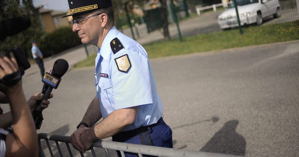 "Je suis gendarme, je vote Bardella" — L'extrême droite française critiquée pour sa campagne publicitaire ciblant l'armée