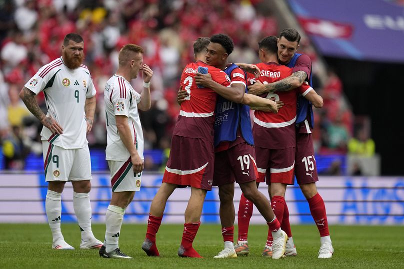 Les joueurs suisses célèbrent après avoir remporté un match du Groupe A contre la Hongrie à Cologne, le 15 juin 2024.