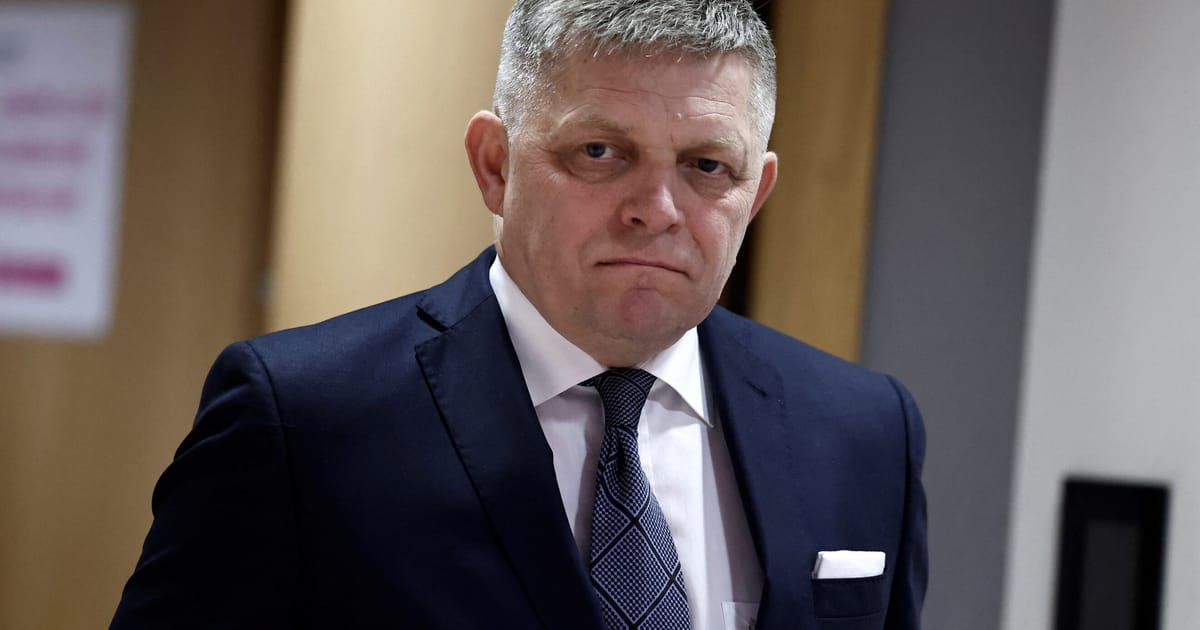 Le Premier ministre slovaque impute la tentative d'assassinat à l'opposition lors de sa première apparition depuis la fusillade