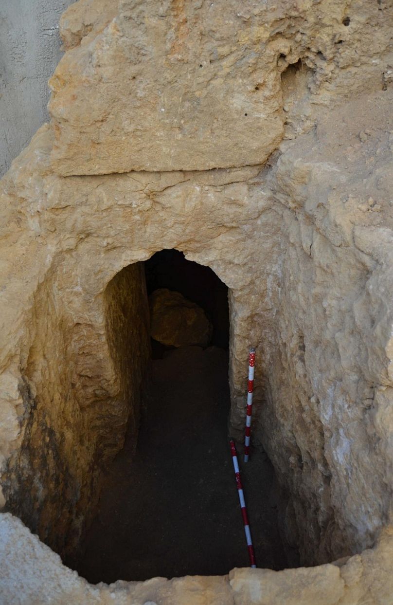 L'entrée du tombeau, découverte par une famille espagnole alors qu'elle effectuait des travaux de rénovation dans sa maison.