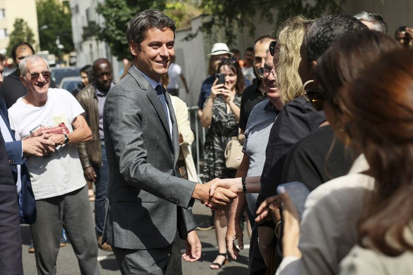 Le Premier ministre français Gabriel Attal arrive pour voter pour le premier tour des élections législatives à Vanves, près de Paris, le dimanche 30 juin 2024. 