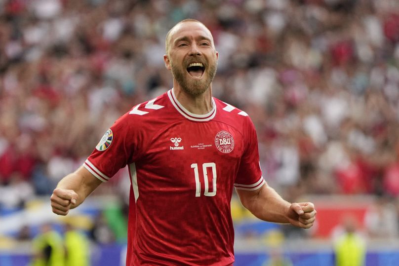 Christian Eriksen, du Danemark, célèbre après avoir marquant le but d'ouverture du match lors d'un match du groupe C entre la Slovénie et le Danemark.  Dimanche 16 juin 2024.