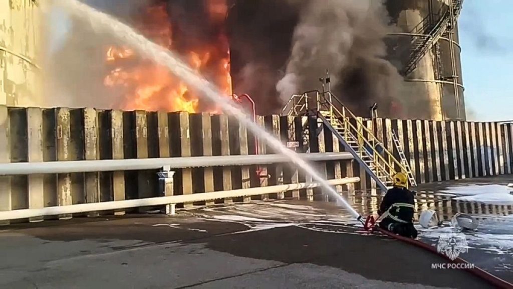 Firefighters work at the site of an oil reservoir in Azov district of Rostov-on-Don region of Russia. (Russian Emergency Ministry Press Service via AP)