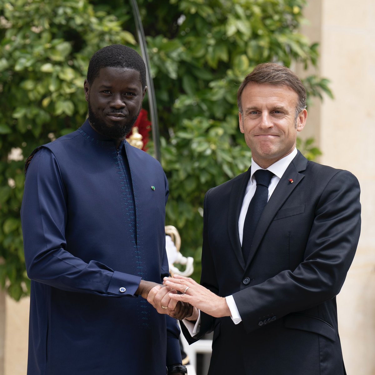 Bienvenue à Paris, Président @PR_Diomaye. Après notre première rencontre, j’en suis convaincu : nous allons donner une nouvelle impulsion au partenariat entre le Sénégal et la France, unis par des valeurs démocratiques communes et des liens humains indéfectibles.