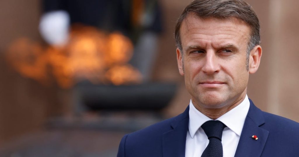 Macron tire sur les commentaires sur les droits des trans