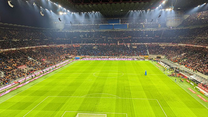 Nous avons assisté à un match dans l'emblématique stade San Siro de Milan.