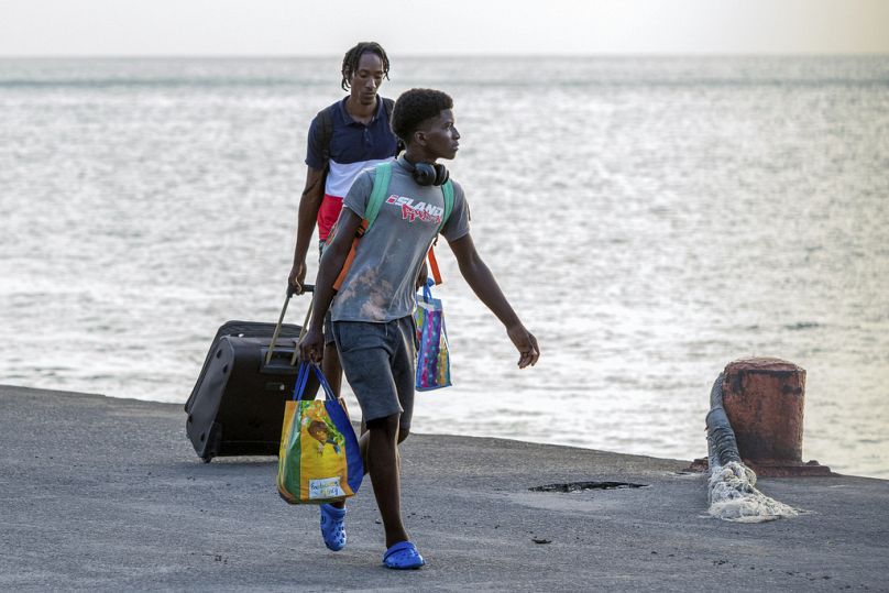 Arrivée des évacués de l'île Union à Kingstown, Saint-Vincent-et-les Grenadines