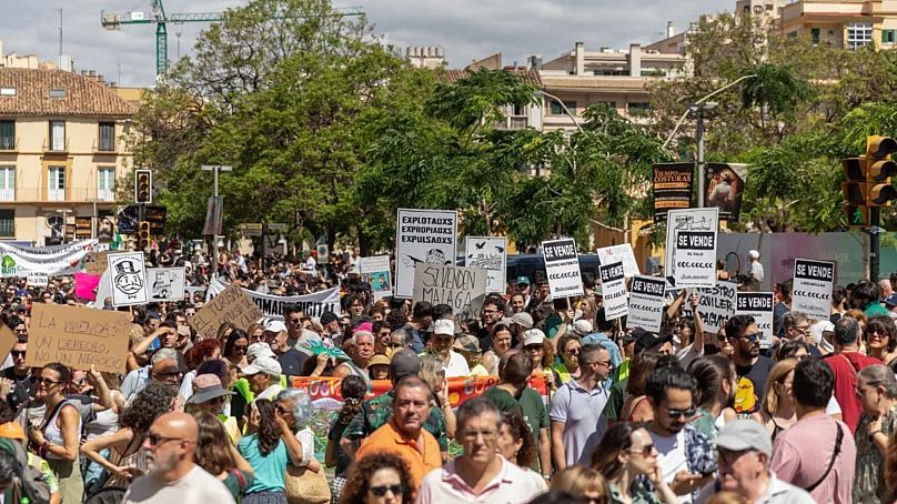 Des manifestants manifestent contre le tourisme de masse à Malaga le 29 juillet 2024.