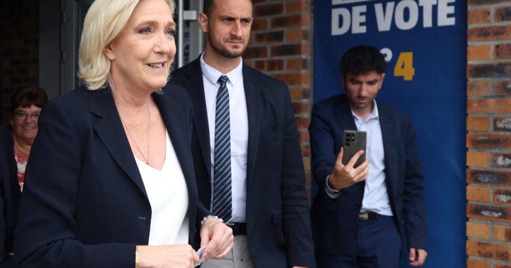 Elections françaises : la tenue nazie et les propos racistes nuisent à la campagne de Marine Le Pen