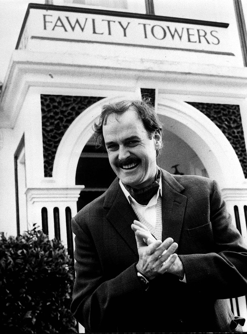 John Cleese dans le rôle de Basil Fawlty dans « Fawlty Towers », 1984