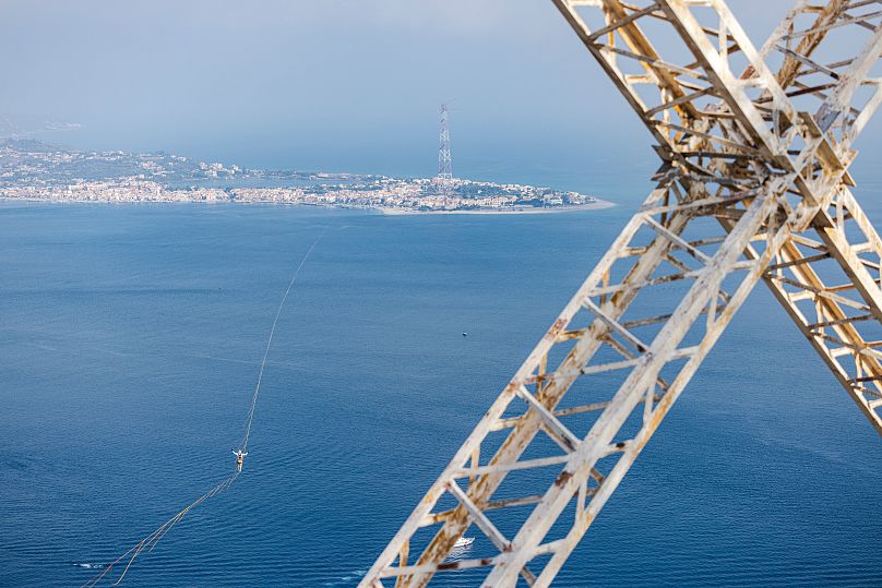 La traversée du continent italien vers la Sicile est longue de plus de 3,5 kilomètres