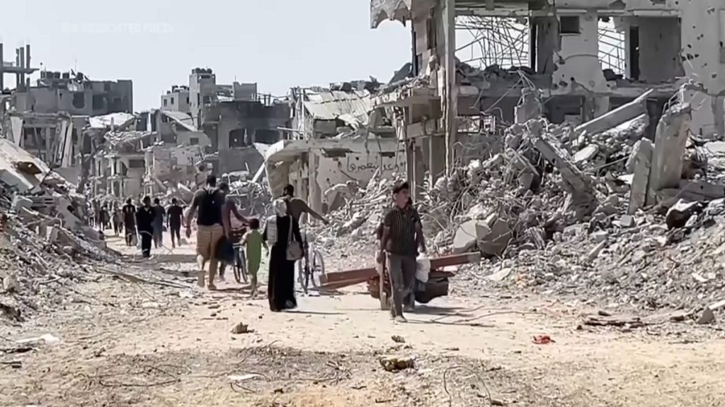 Palestinians return to scenes of destruction in Gaza City