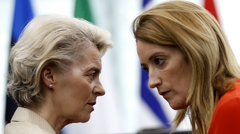 Ursula von der Leyen (à gauche) et Roberta Metsola (à droite)