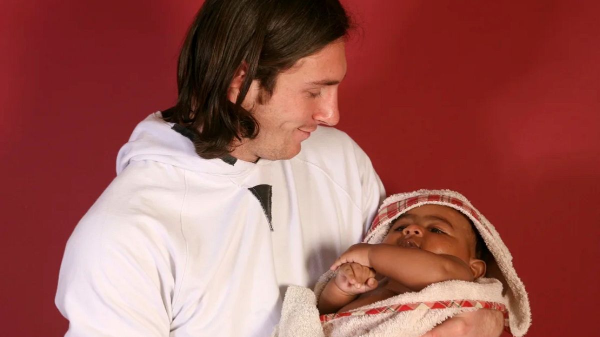 The story behind the viral photo of Lionel Messi with a baby Lamine Yamal