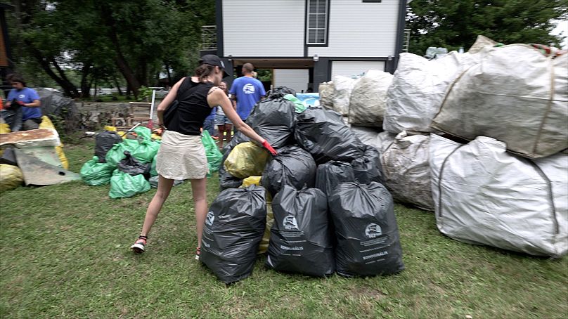 Environ une tonne de déchets plastiques sont collectés chaque jour lors du concours Plastic Cup