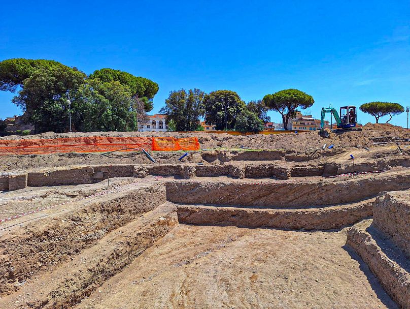 Les murs ont peut-être été construits pour protéger la basilique du Patriarche