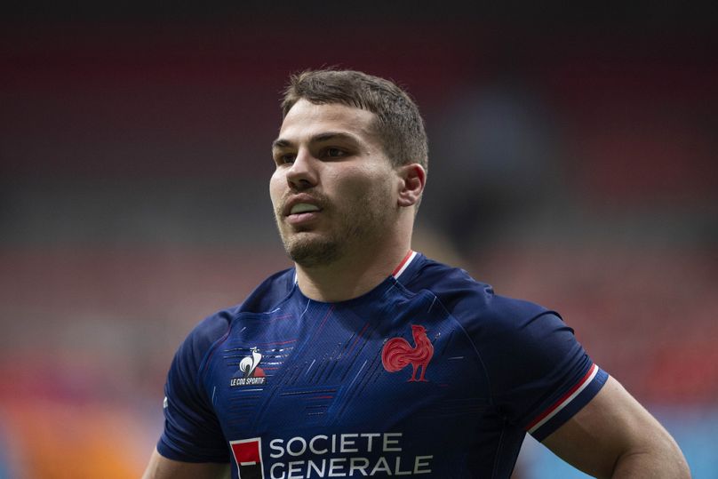 Le Français Antoine Dupont marche dans la zone d'essai après l'essai de la France contre les États-Unis lors d'un match de rugby à sept de Vancouver, le vendredi 23 février 2024, à Vancouver, Canada