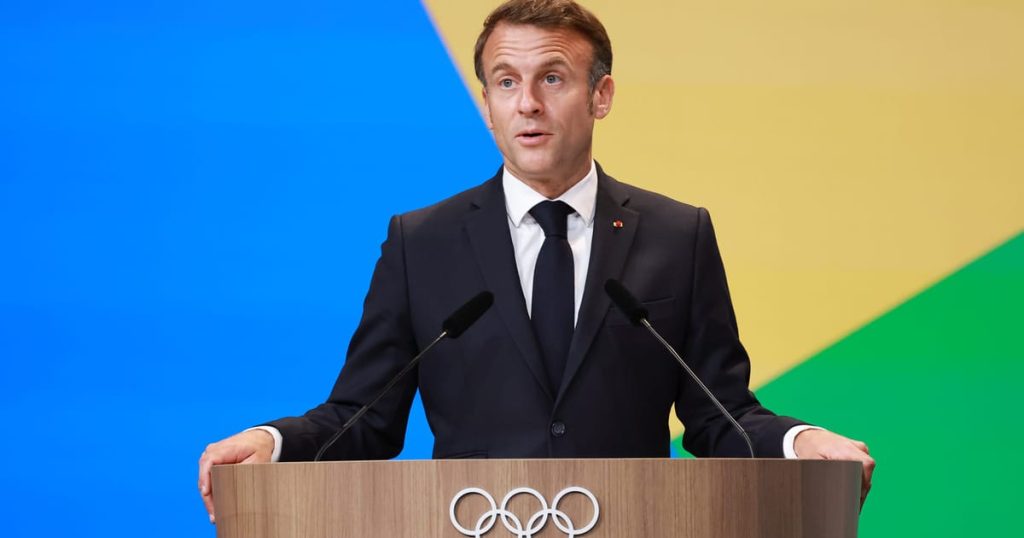 Macron espère que les Jeux olympiques fastueux offriront un répit politique