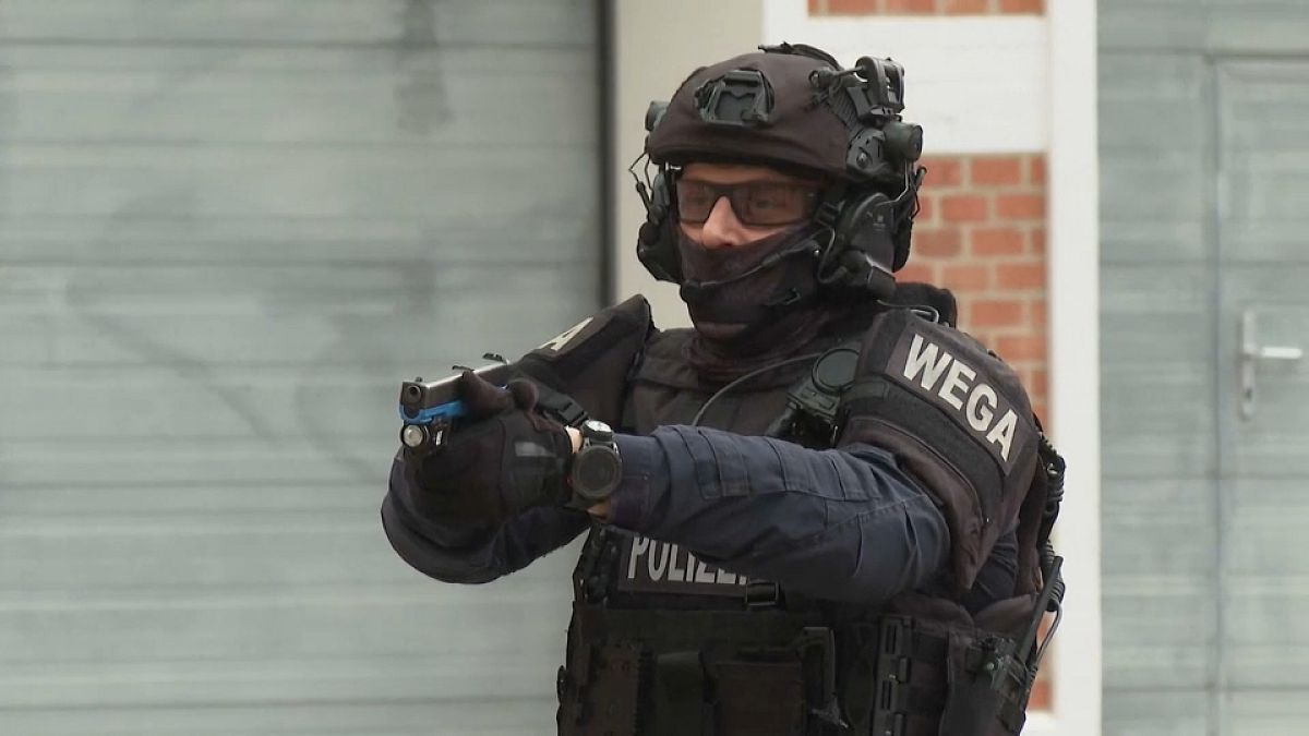 A police officer aims a Taser during a training session in Vienna, July 25, 2024