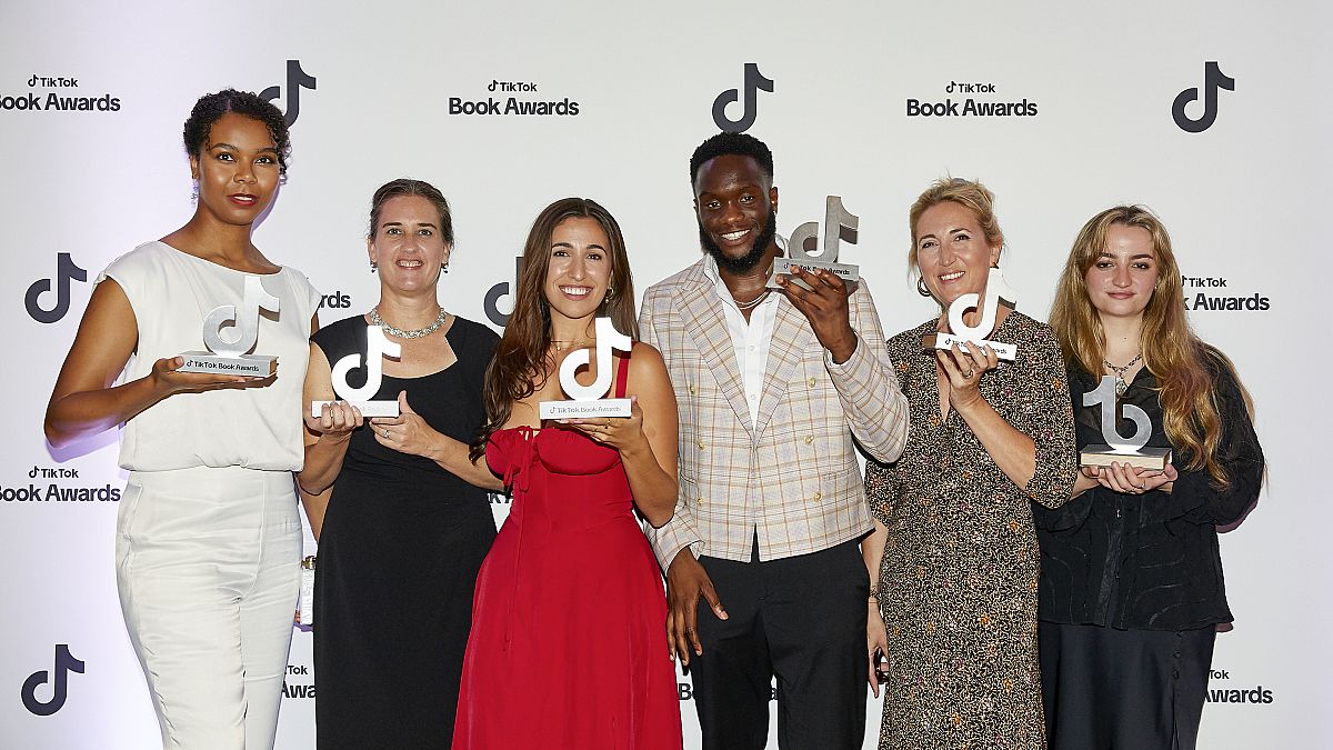 Talia Hibbert, Laurie Gilmore, Freya Blyth (The Bookshop by the Sea), John-Paul Kunrunmi, Lisa Jewell, and Maisie Matilda pose with their trophies