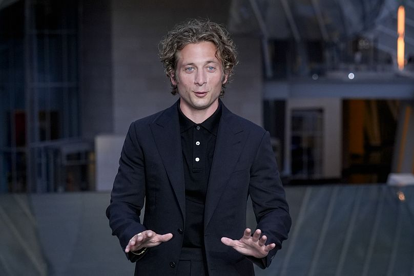 Jeremy Allen White à son arrivée à la Fondation Louis Vuitton