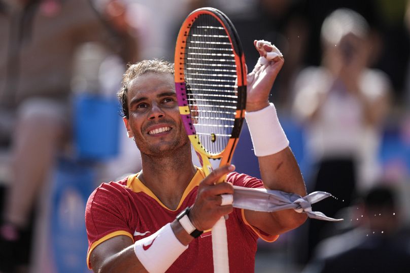 L'Espagnol Rafael Nadal célèbre sa victoire sur le Hongrois Marton Fucsovics lors de la compétition de tennis en simple messieurs, aux Jeux olympiques d'été de 2024, le dimanche 28 juillet 2024