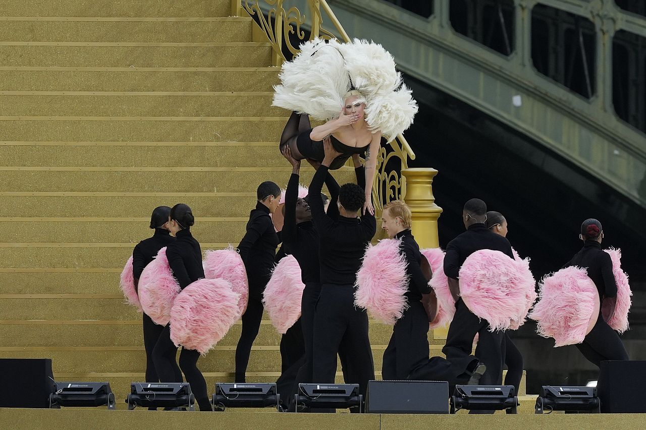 Lady Gaga se produit à Paris, en France, lors de la cérémonie d'ouverture des Jeux olympiques d'été de 2024