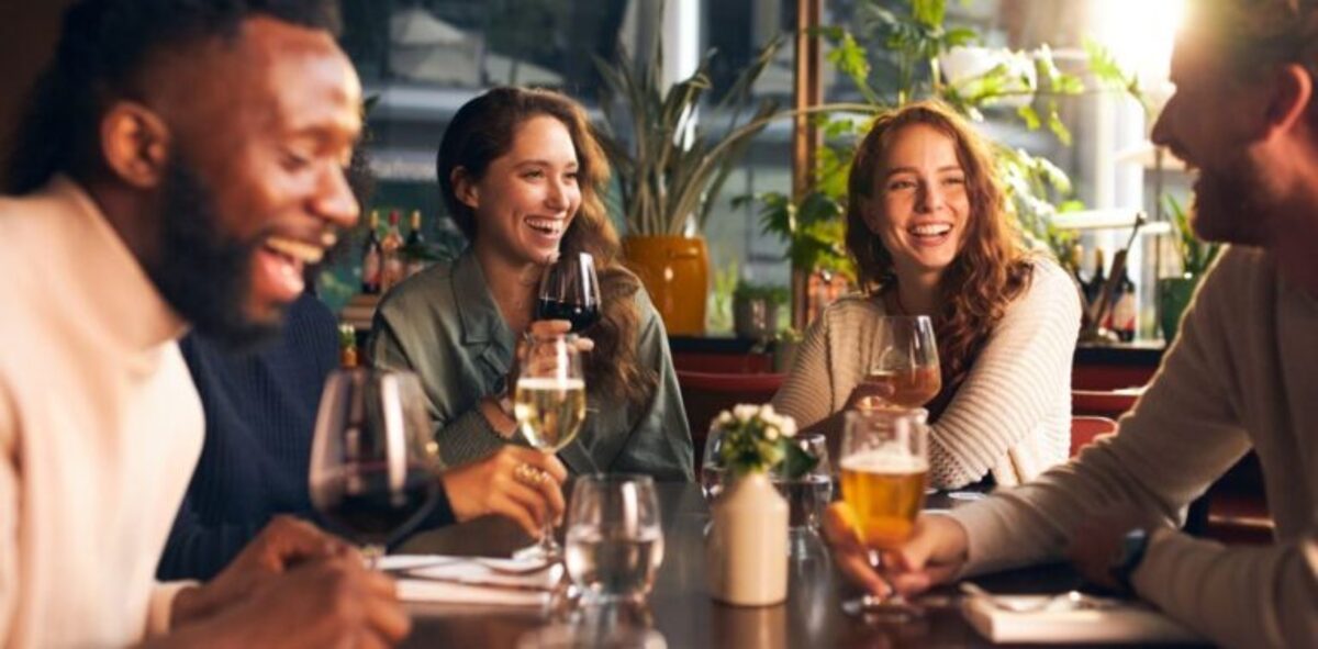 Ces 5 astuces incontournables pour se faire des amis à l'âge adulte