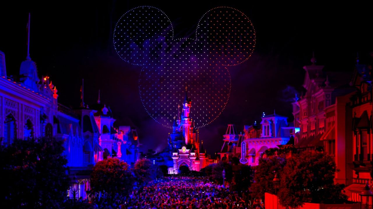 L'exposition du drone géant Mickey Mouse - 14 juillet 2024