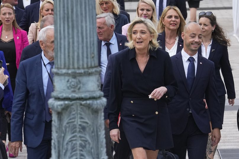 La dirigeante d'extrême droite française Marine Le Pen arrive à l'Assemblée nationale mercredi 10 juillet 2024 à Paris.