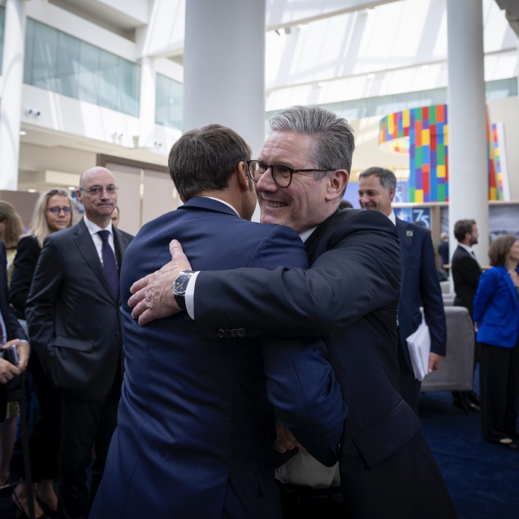 Good to see you, Prime Minister @Keir_Starmer. Today at the NATO summit, next week at the summit of the European Political Community: our work together has already got off to a good start! We have a lot to achieve together!