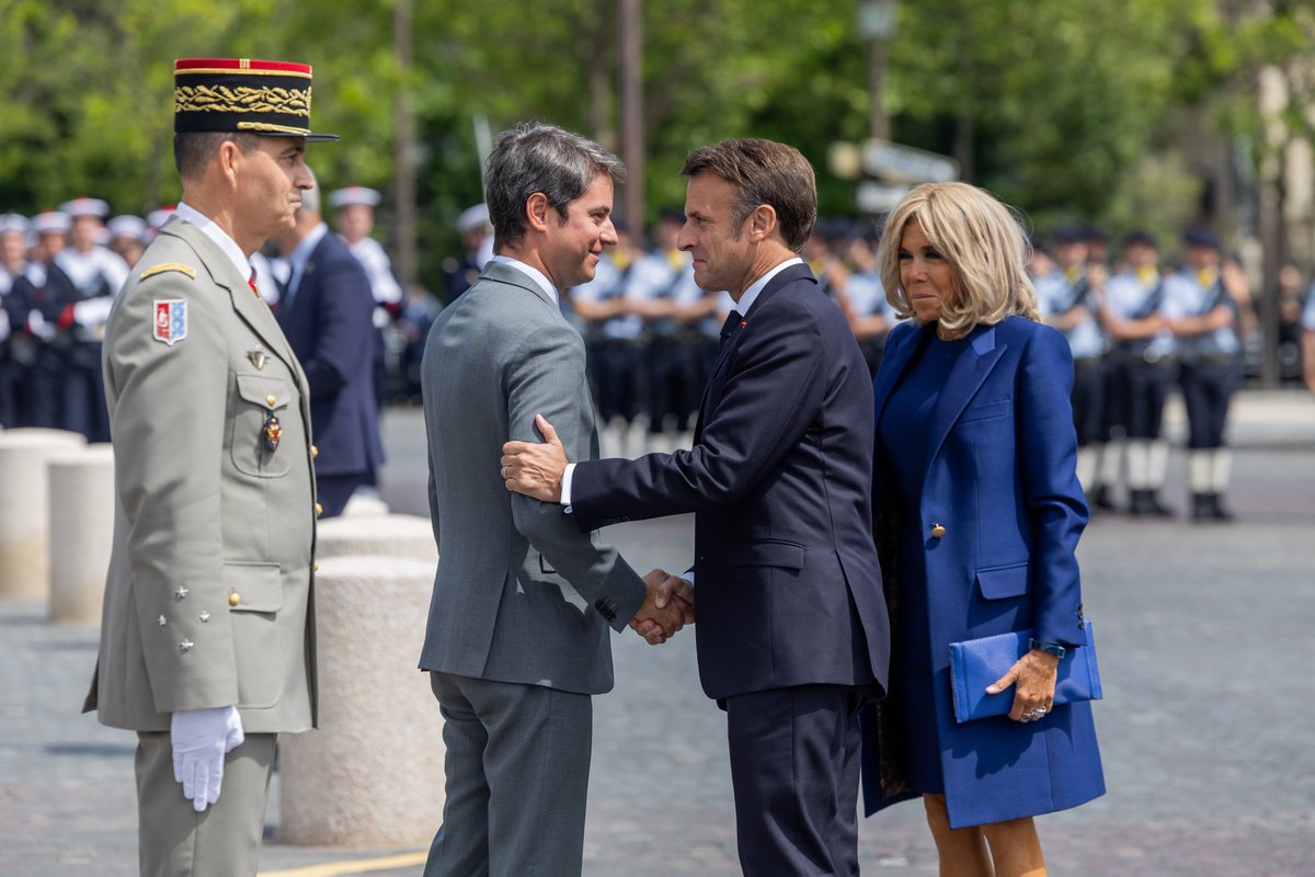 Monsieur le Premier ministre, Cher @GabrielAttal,Pour faire avancer le pays dans un moment si décisif, dans un esprit commun de responsabilité et de dépassement, vous avez mis toute votre énergie au service des Français.La France au cœur.Merci infiniment.