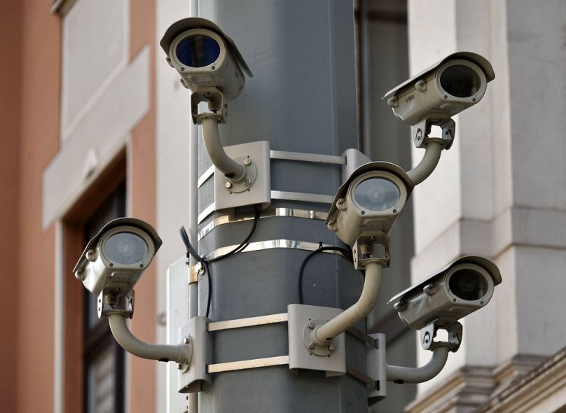 Des caméras vidéo surveillent le quartier Marxloh de la ville de Duisbourg, mai 2017
