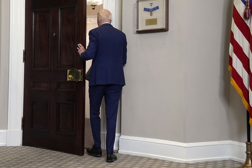 Le président Joe Biden quitte la Maison Blanche après avoir prononcé un discours dans la salle Roosevelt, le 2 mai 2024