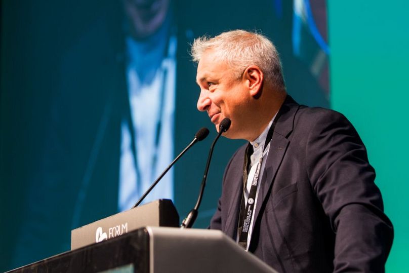 Ernesto Ottone s'adresse à la conférence de l'UCCN. Braga. 2 juillet 2024