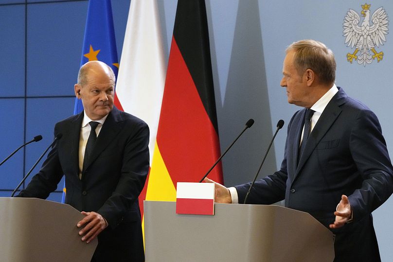Le chancelier allemand Olaf Scholz et le Premier ministre polonais Donald Tusk assistent à une conférence de presse à Varsovie.