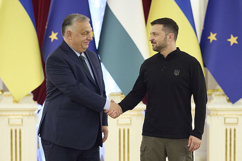 Le président ukrainien Volodymyr Zelenskyy accueille le Premier ministre hongrois Viktor Orbán à Kiev, le 2 juillet 2024