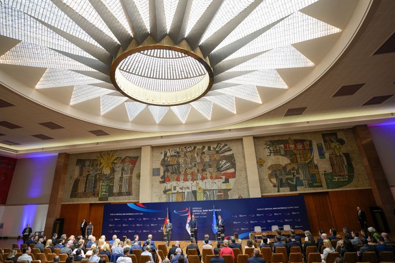 Le président serbe Aleksandar Vucic s'exprime lors d'une conférence de presse avec le chancelier allemand Olaf Scholz et le vice-président de la Commission européenne Maros Sefcovic à Belgrade