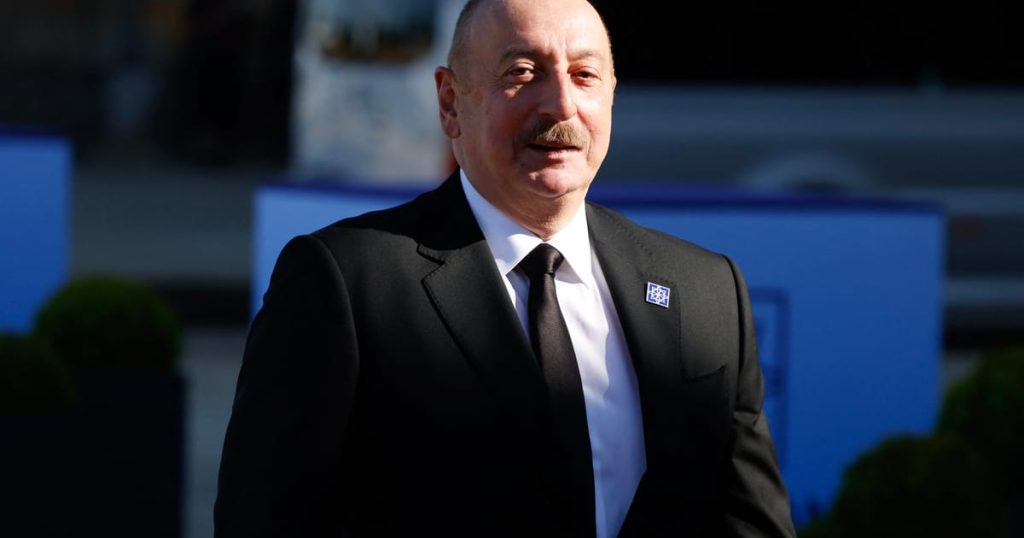 Le dirigeant azerbaïdjanais promet de soutenir les territoires français contre le « régime colonial »