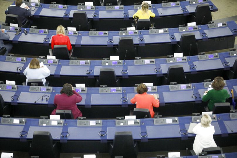 Les femmes représentent moins de 40 % au Parlement