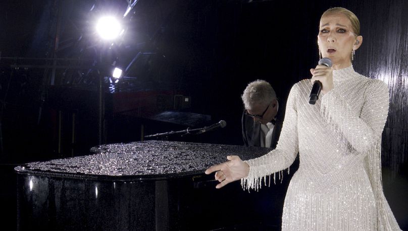 La chanteuse canadienne Céline Dion se produit sur la Tour Eiffel lors de la cérémonie d'ouverture des Jeux olympiques d'été de 2024 à Paris, en France, le vendredi 26 juillet 2024. 