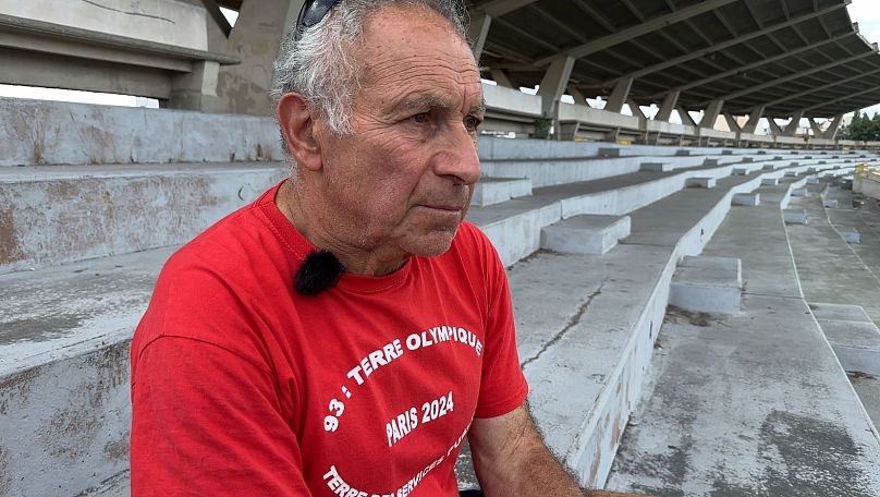 Serge Reitchess, ancien professeur de sport, porte-parole de CoPer 93, mouvement local de promotion du sport à l'école. Stade de la Briqueterie, Seine-Saint-Denis 