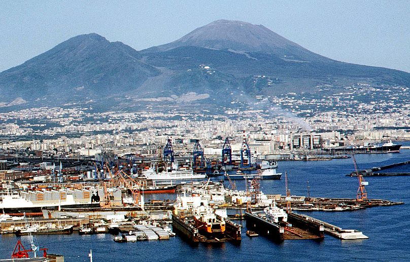 Le Vésuve vu depuis la baie de Naples