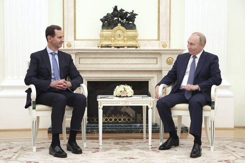 Le président syrien Bachar al-Assad, à gauche, s'entretient avec le président russe Vladimir Poutine lors de leur rencontre à Moscou, en Russie, le mercredi 24 juillet 2024.